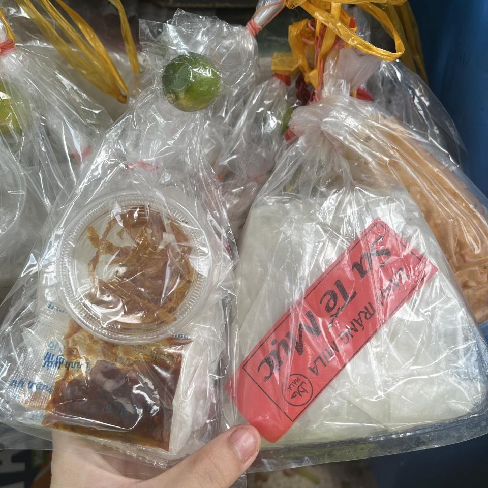 banh-trang-phoi-suong-sate-muc