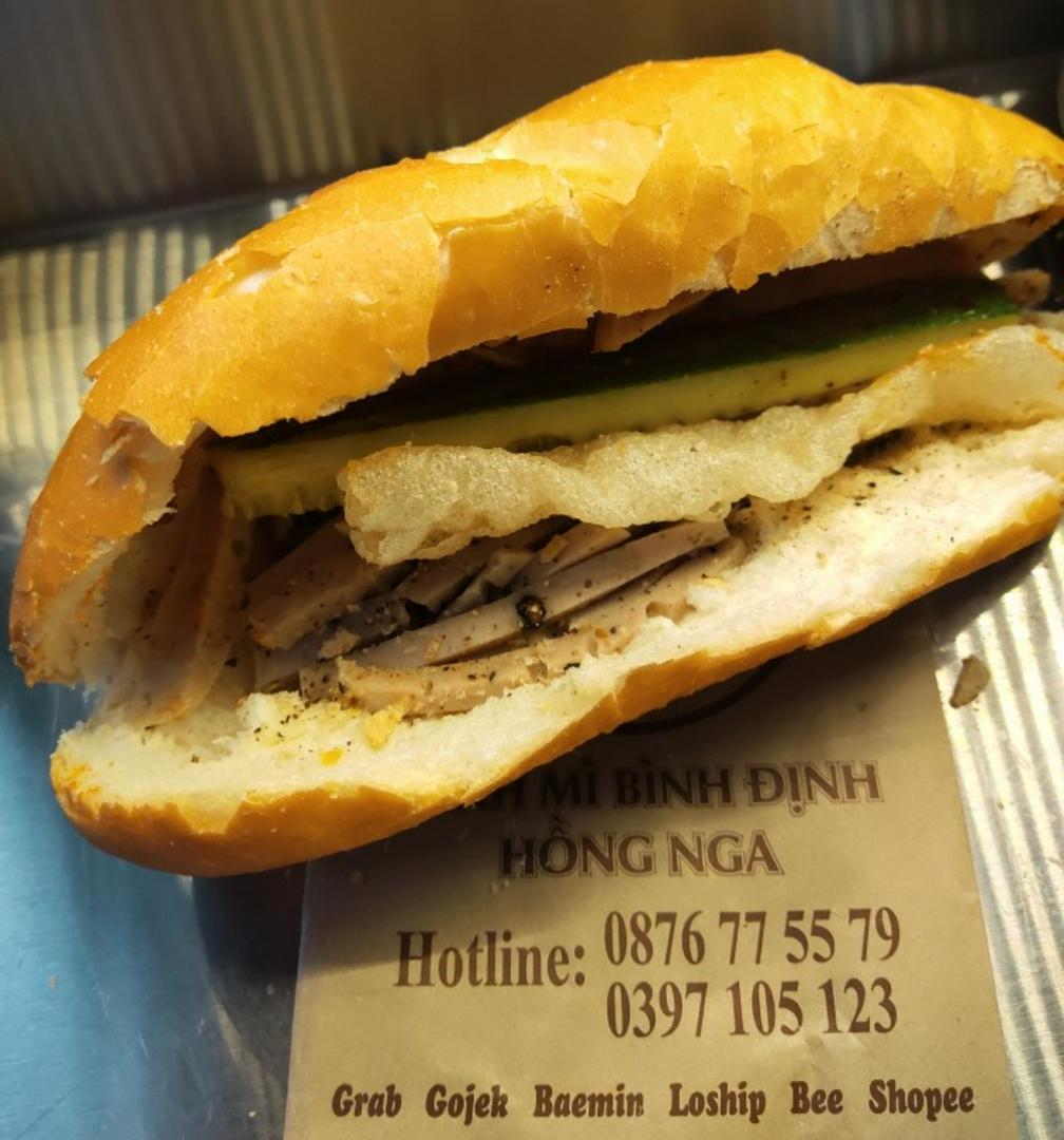 banh-mi-cha-lua-muoi-tieu