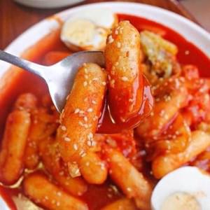 tokbokki-chua-ngot-han-quoc