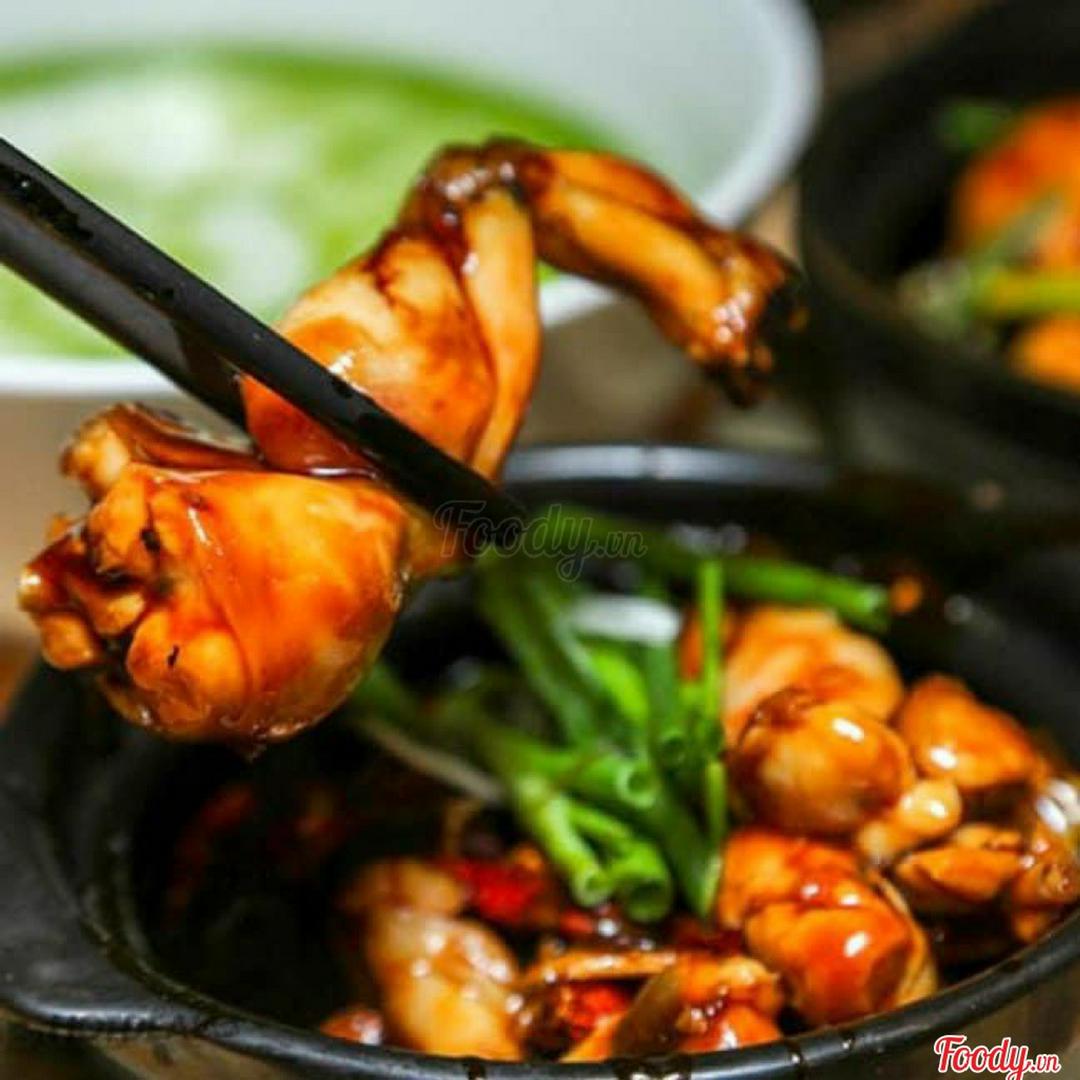 com-ech-2-con-tang-kem-rau-luoc