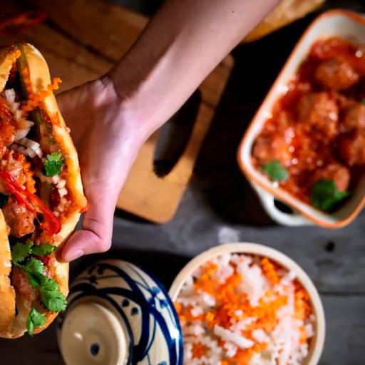 banh-my-pate-trung-xuc-xich