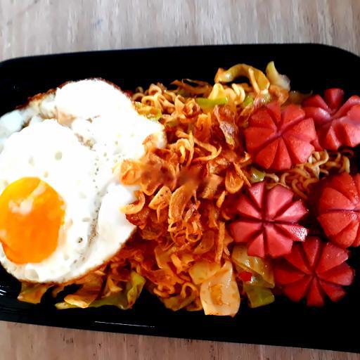 mi-tron-trung-op-la-xuc-xich-uc