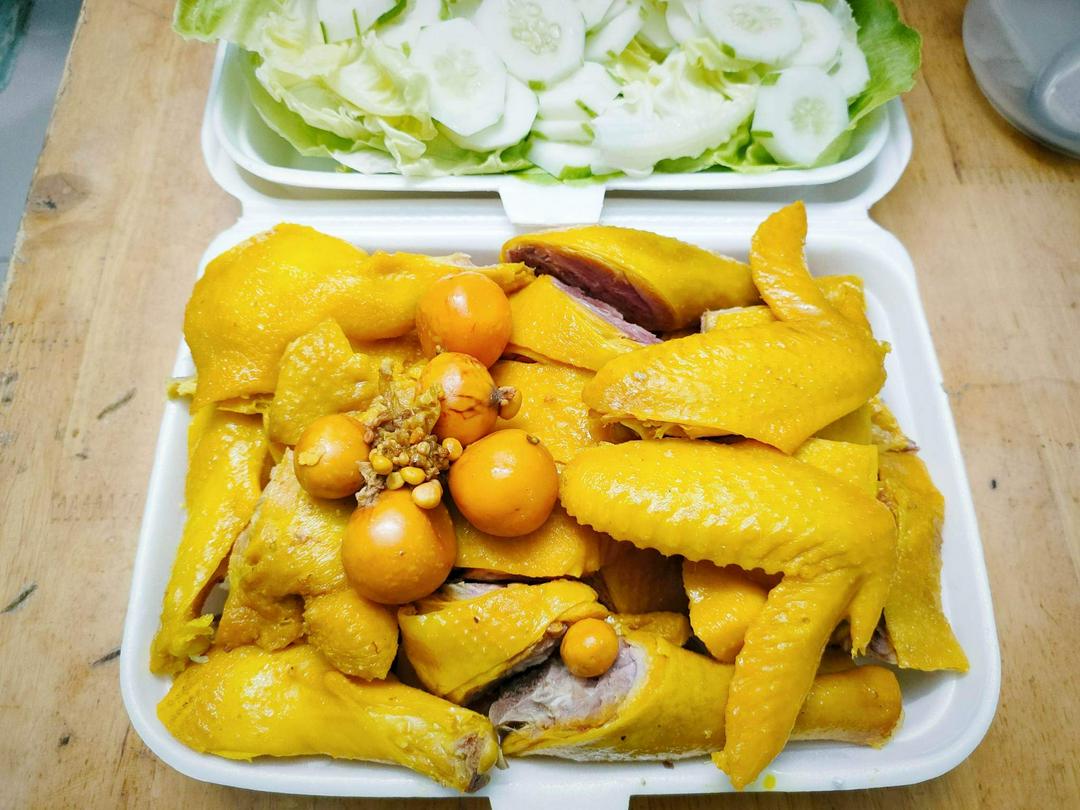 ga-u-muoi-hoa-tieu-nguyen-con-om-trung