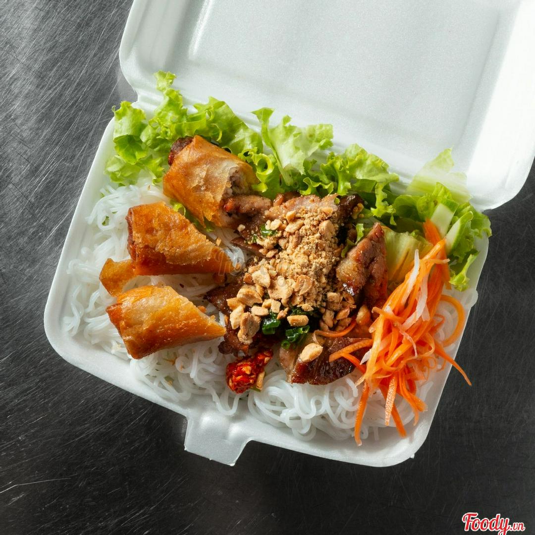 bun-thit-nuong-cha-gio-cam-ep