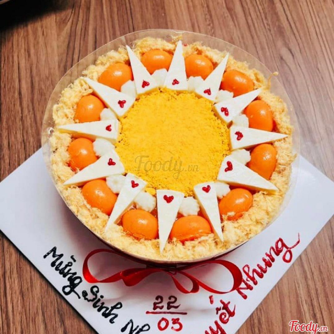 bong-lan-trung-muoi-pho-mai-sinh-nhat-mau-4-size-20cm-at-truoc-1h