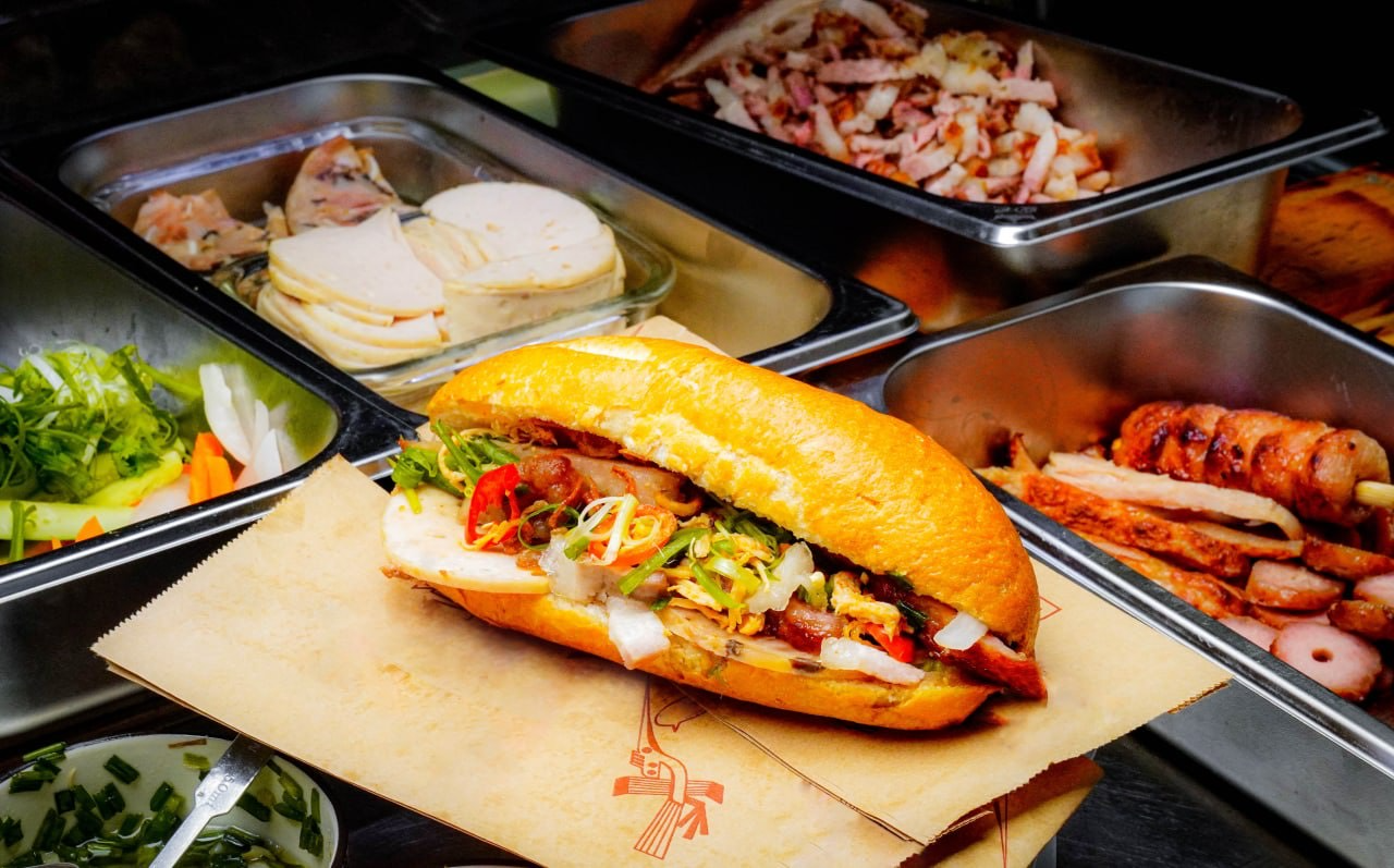 Vèo-Vèo-Kitchen---Chè-Quy-Nhơn-&-Bánh-Mì---Phạm-Văn-Bạch