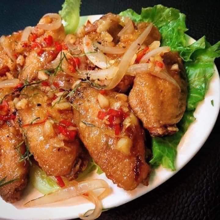 canh-ga-khuc-giua-chien-nuoc-mam