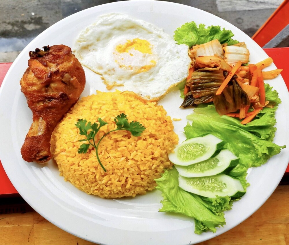 hong-khanh-banh-mi-xoi-cau-dien