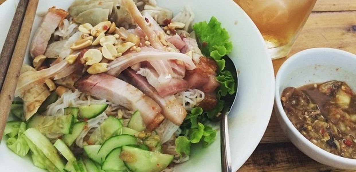 quan-o-hoai-bun-mam-nem-hoang-hoa-tham