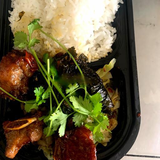 com-suon-chua-ngot-va-cha-la-lot