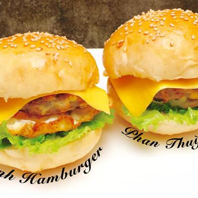 1-hamburger-bo-trung-pho-mai