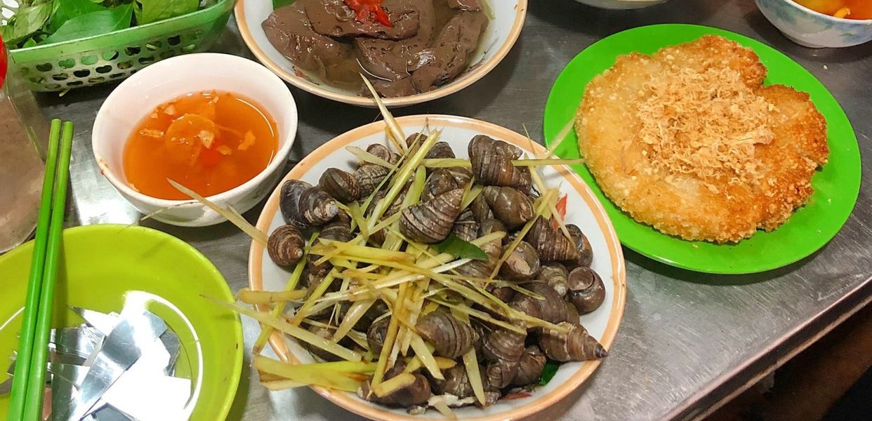 Cô-Phương---Ốc-Nóng-&-Tiết-Luộc---Nguyễn-Khoái