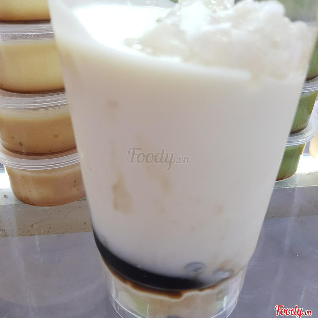 sua-chua-mix-quy-linh-va-rau-cau-gion-them-topping-dua