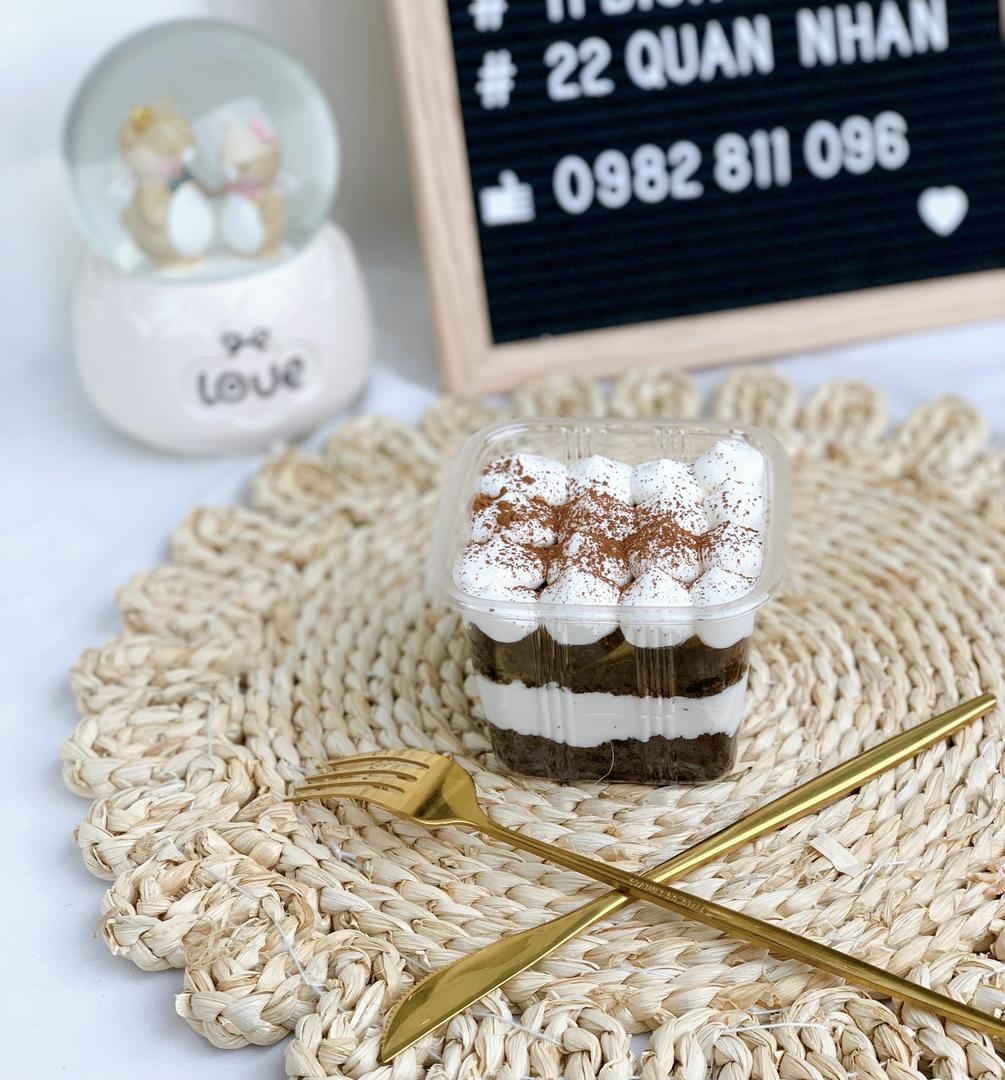 banh-socola-kem-tuoi-phu-bot-cacao-hop-vuong