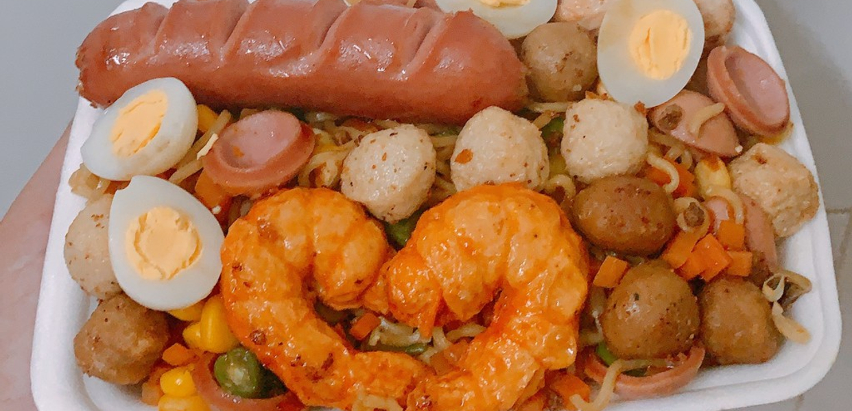 huyen-trang-an-vat-online-nam-du