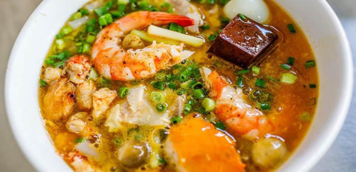 ghien-quan-banh-canh-cua-hu-tieu-thap-cam-bau-cat