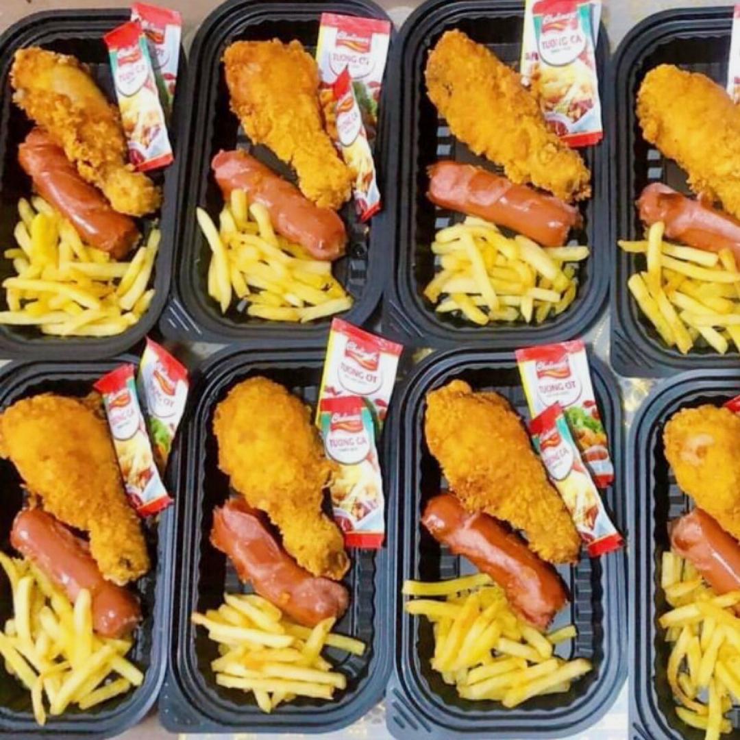 set-1-ui-ga-khoai-tay-xuc-xich