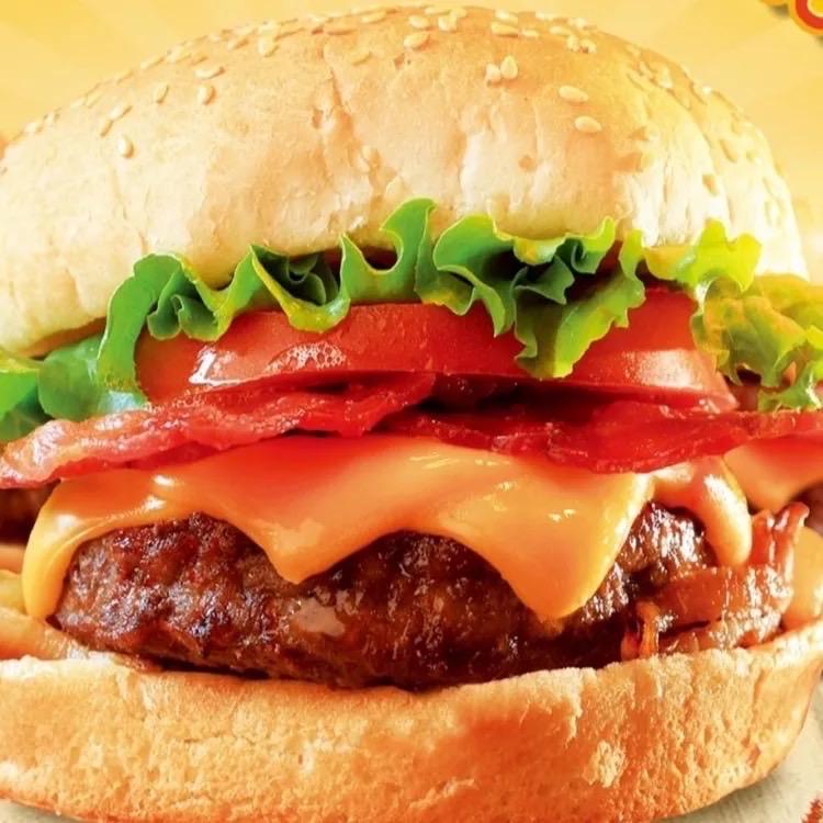 hamburger-bo-trung-pho-mai-lat-sot-pho-mai