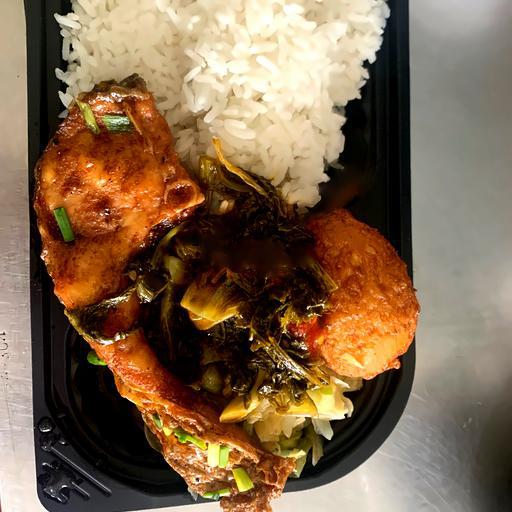 com-ca-tram-om-dua-va-trung-kho