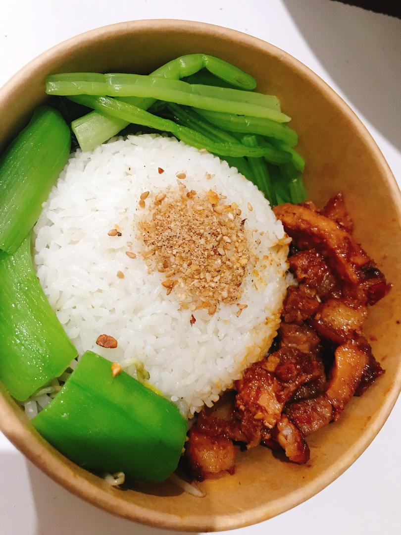 com-ba-chi-mam-quet-trung-op-la-che-duong-nhan