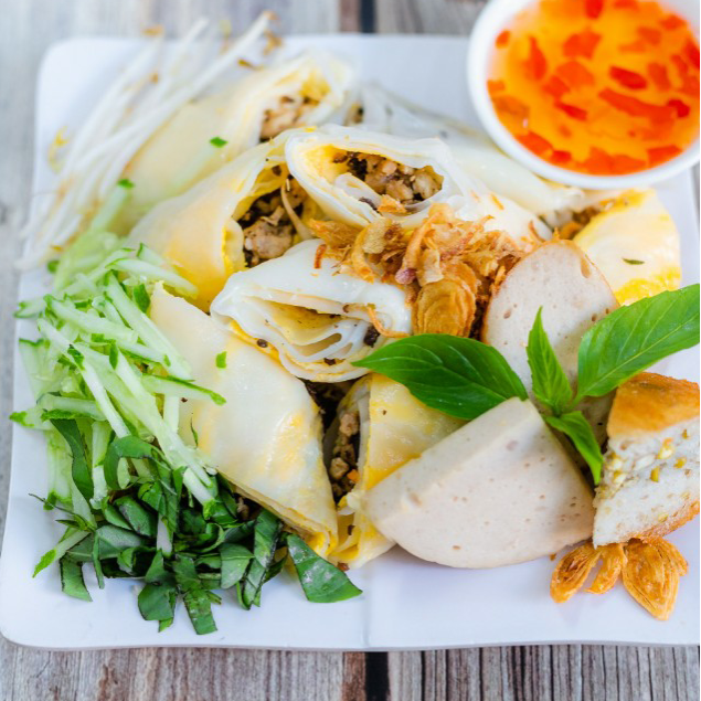 banh-cuon-trung-nhan-thit-co-cha