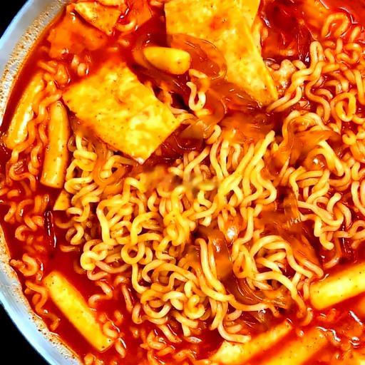 tokbokki-mi-goi-phomai-mieng