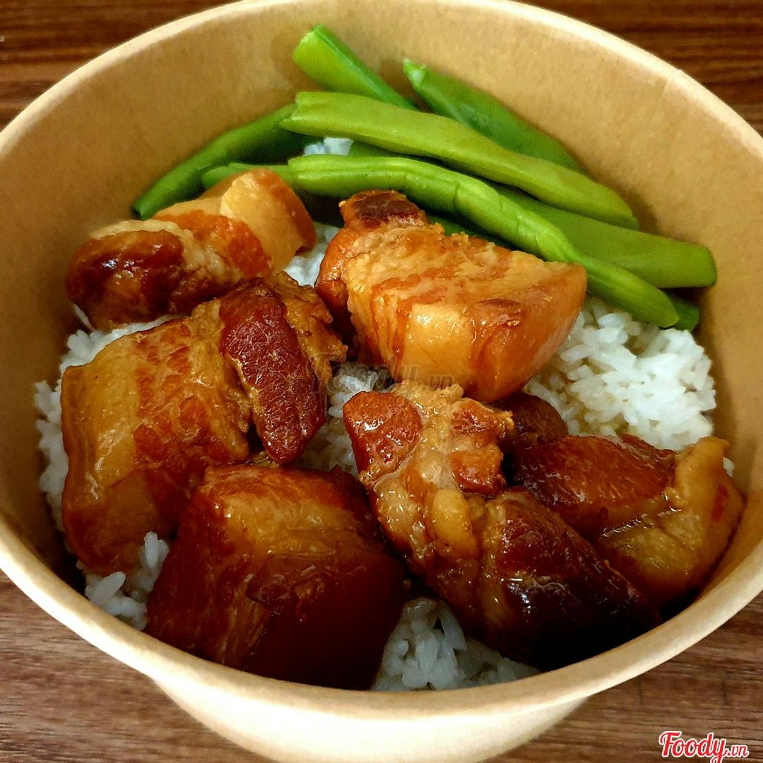 com-thit-kho-trung-op