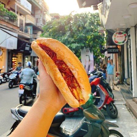 banh-mi-trung-bo-kho