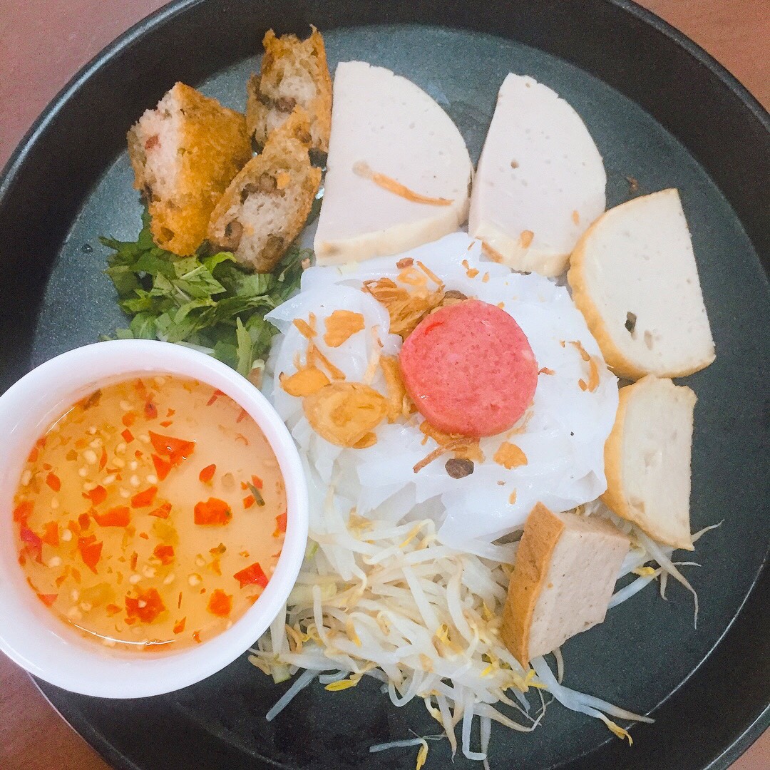 banh-uot-nong-di-nam