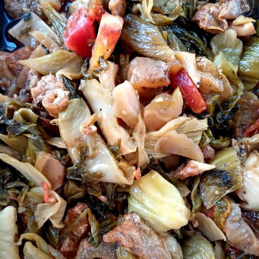 cai-chua-xao-heo-quay