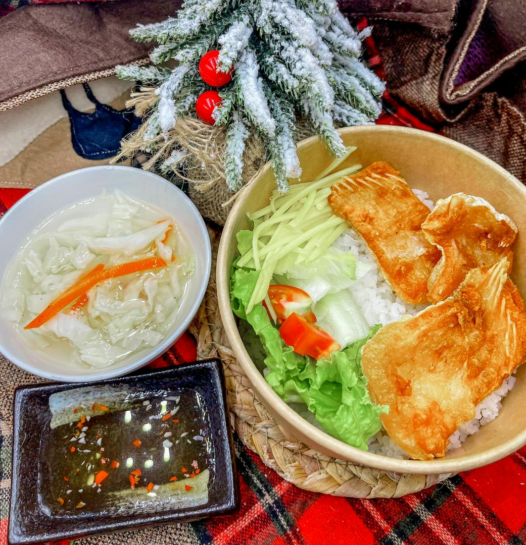 com-kho-ca-dua-khia-mam-toi