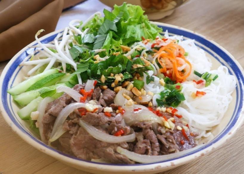 bun-thit-bo-xao-cu-hanh