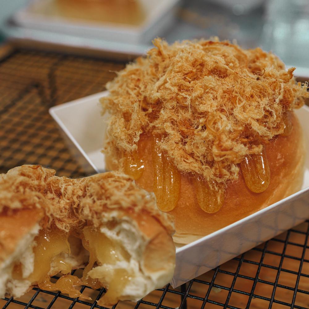 banh-mi-sot-dau-trung-cha-bong-s-209g