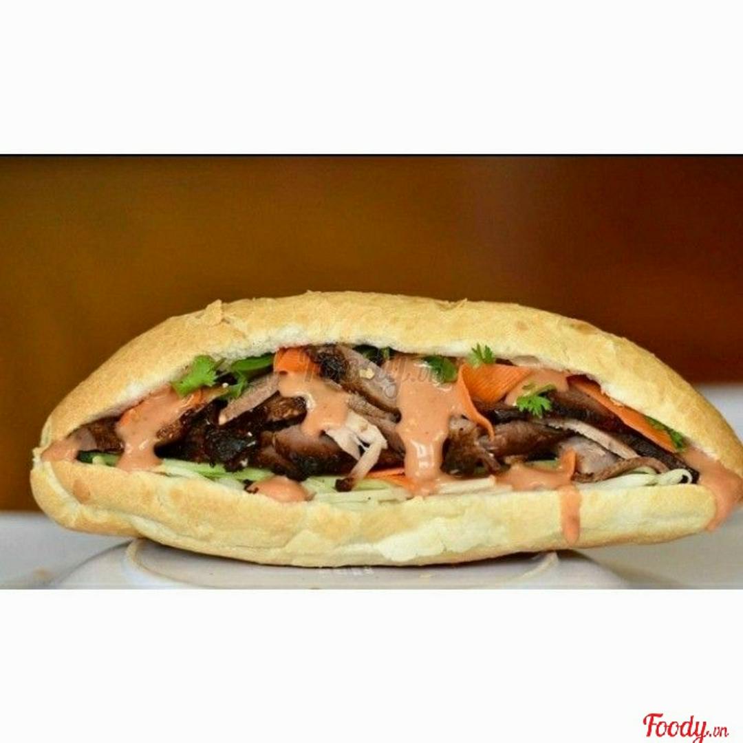 banh-mi-thap-cam-ac-biet