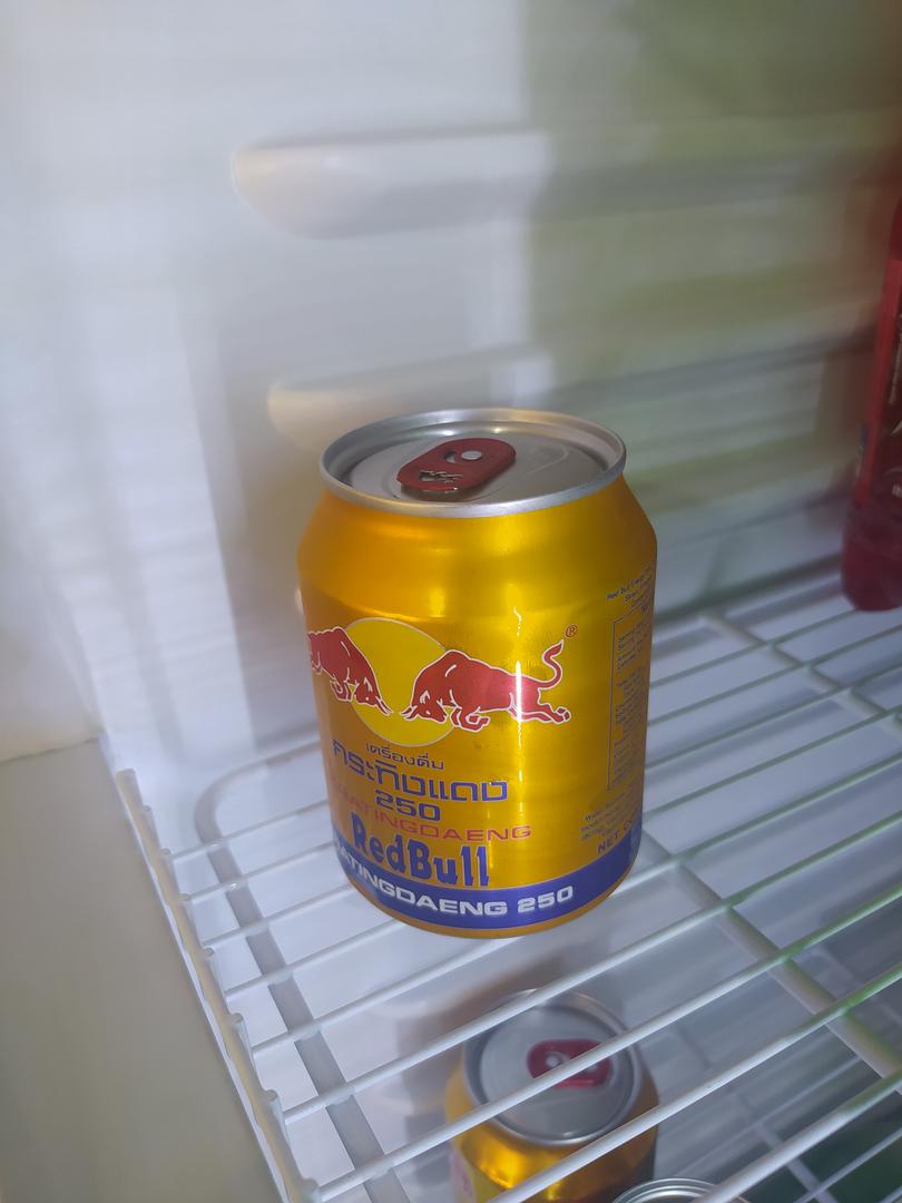 redbull-thai-uop-lanh-khong-tay-a