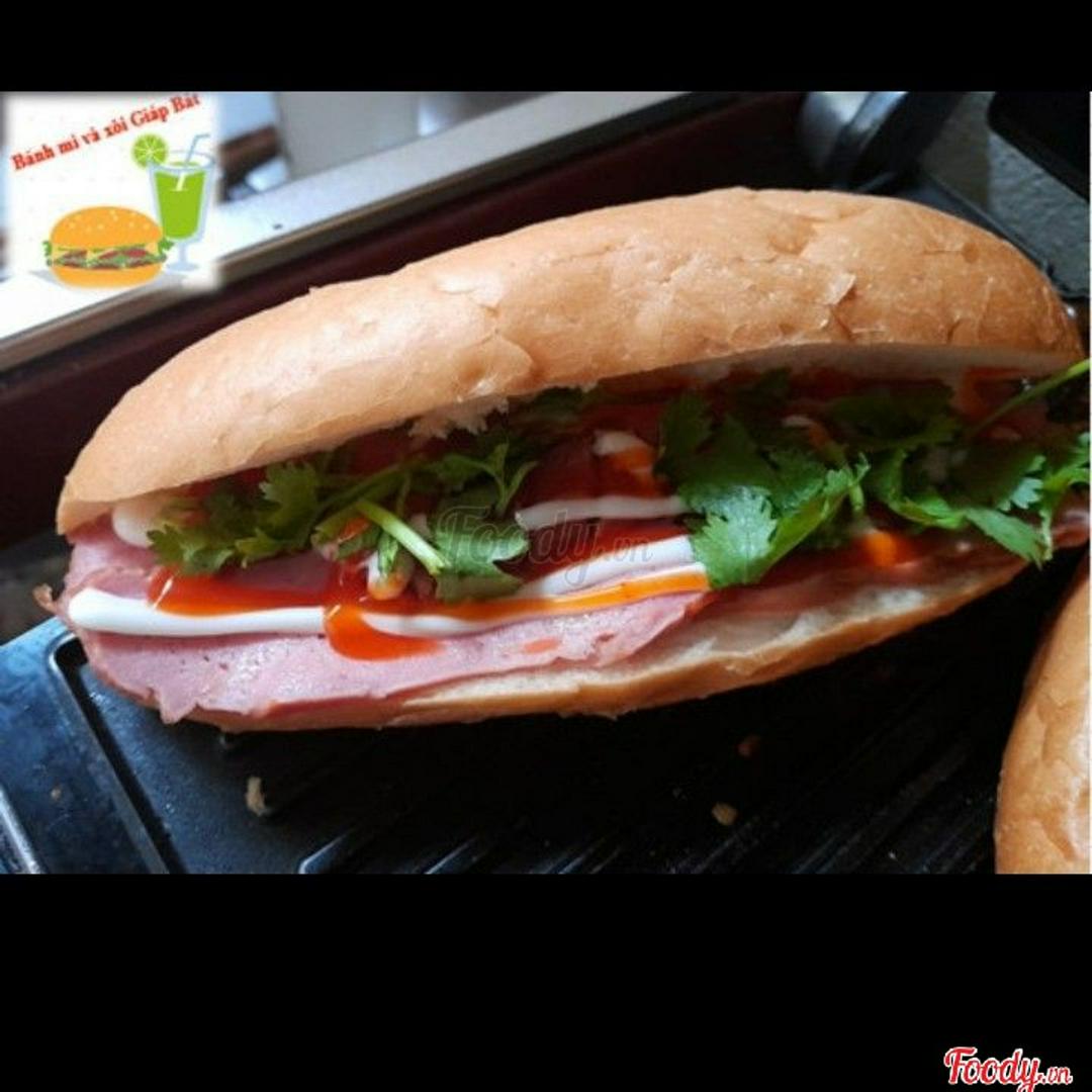 banh-mi-pate-xuc-xich