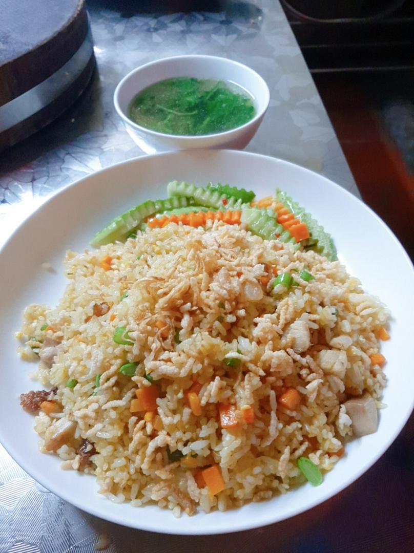 com-chien-duong-chau-gion-sop-kem-dua-gop