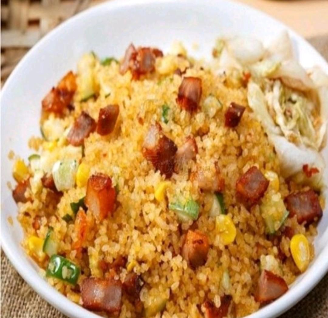 com-chien-xuc-xich-kem-dua-gop