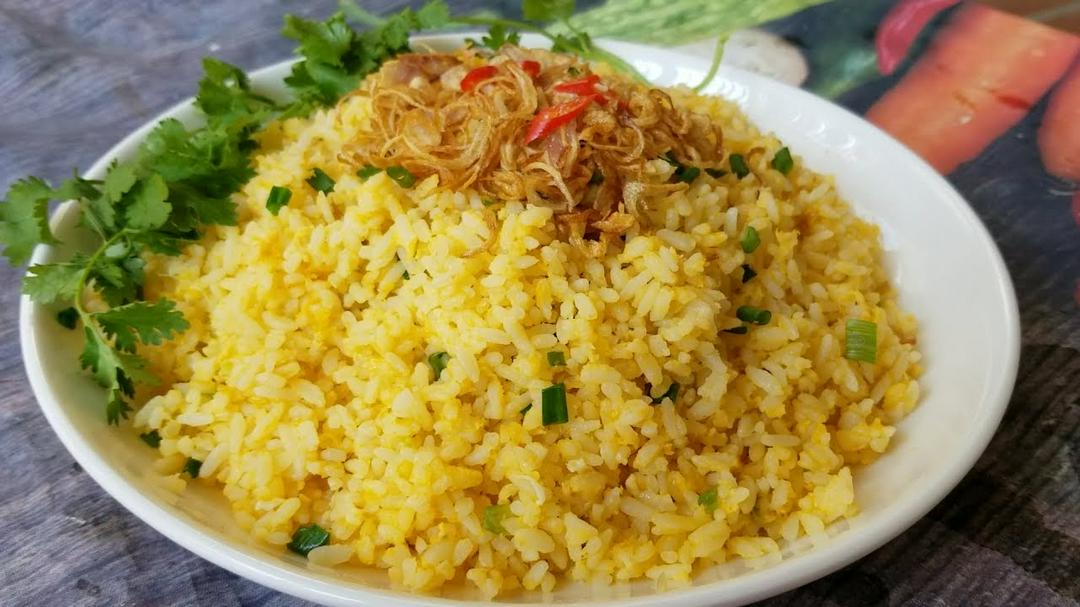 com-chien-them-trung-kem-dua-gop