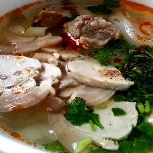banh-canh-xuong-thit