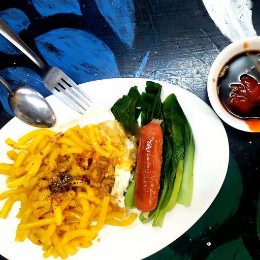 nui-chien-hay-xao-trung-xuc-xich-chien