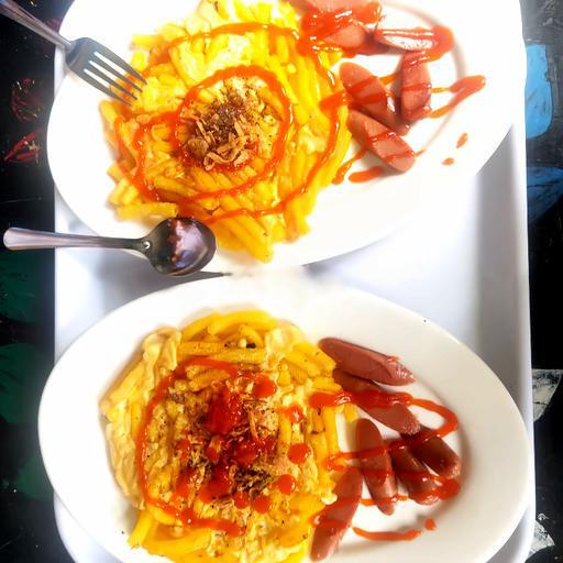 nui-chien-trung-xuc-xich