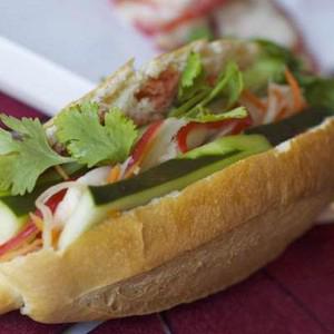 banh-mi-thit-cha-thap-cam