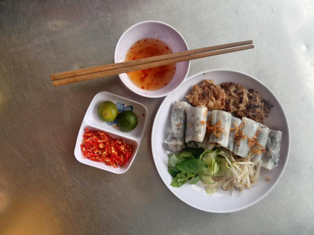 banh-cuon-thit-nuong-cha-vien