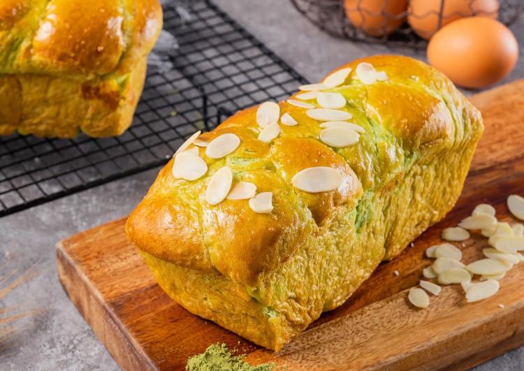 banh-nhan-matcha-latte-va-dua