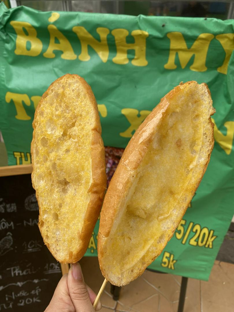 banh-my-mat-ong-2-mieng