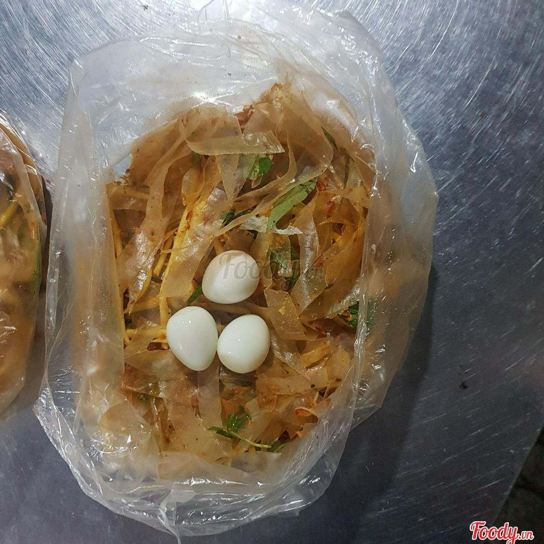 banh-trang-tron-bit-lon