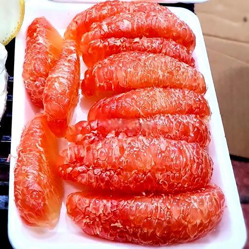 buoi-da-xanh-boc-khay-lon