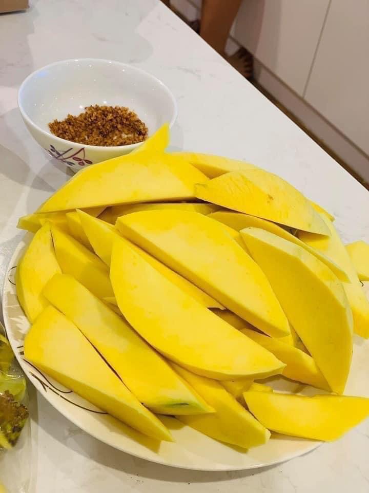 xoai-khay-coc-khay-cham-muoi-ot