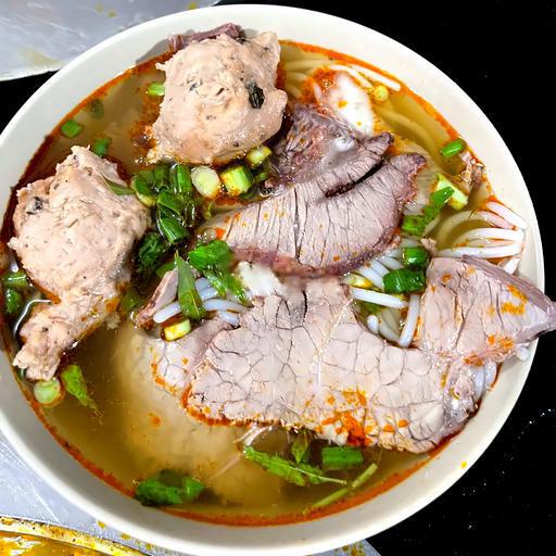 bun-bo-thap-cam-co-gio-heo